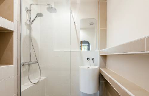 Rénovation complète de salle de bain moderne à Boulogne-Billancourt