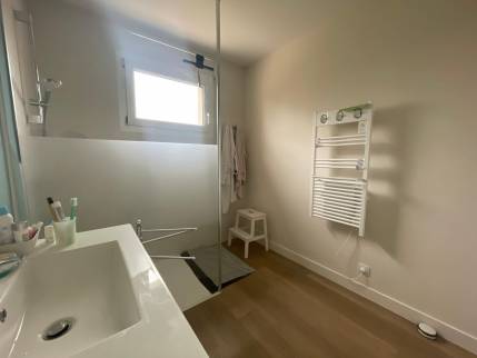  Salle de bain rénovée dans une maison - Saint-Léger-sous-Cholet 49