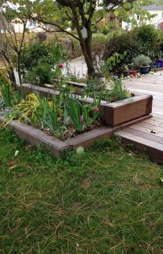 Bac à fleurs en bois massif et terrasse bois exotique à Brunstatt