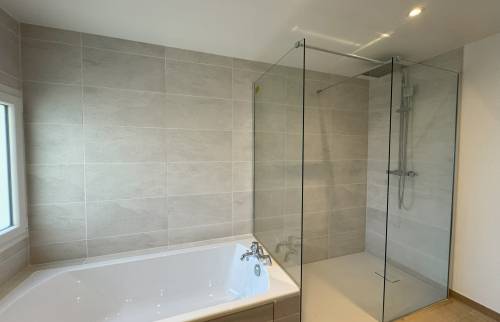 Pose d'une douche et d'une baignoire