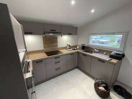 Cuisine dans le garage transformé en espace habitable - Viriville 38980