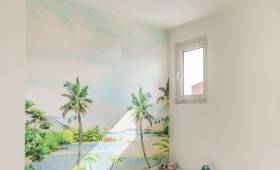 Chambre tropicale pour enfant à Le Pecq : Un coin de paradis à la maison.