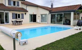 Terrasse et Plage de Piscine - Lyon / Décines