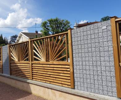 Installation clôture en panneaux de bois et gabion - Bourg-en-Bresse 01