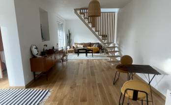 Salon et escalier après rénovation (Caen 14000)