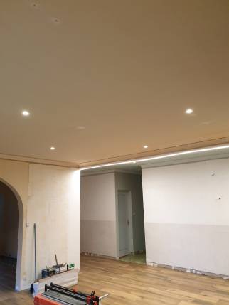 Pose de spots encastrés au plafond