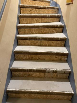 Rénovation d'escalier en cours - Jujurieux 01640