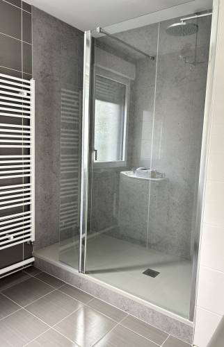 douche moderne après salles de bains rénovation