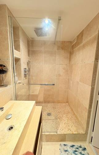 Rénovation complète d’une salle de bain moderne à Paris 17e