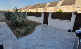 Allée de jardin après travaux de rénovation extérieure - Brie-Comte-Robert 77170