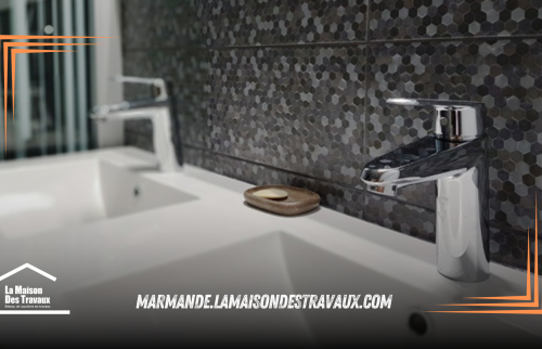 Rénovation moderne de salle de bain à Casteljaloux avec carrelage imitation bois