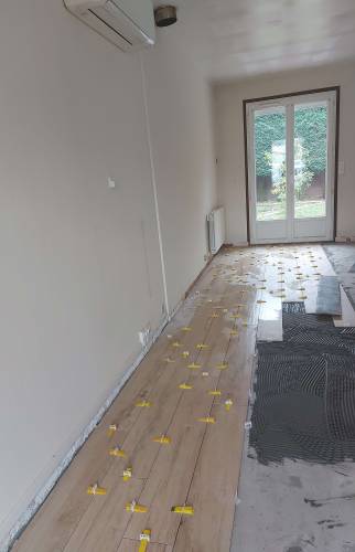 Pose de carrelage en cours