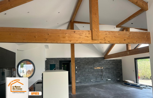 La Maison des Travaux Moûtiers, faux plafond isolé LED, agrandissement volume intérieur, poutres apparentes design, éclairage intégré plafond