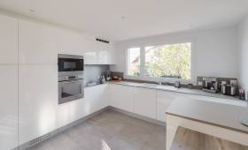 Rénovation de cuisine avec mobilier blanc effet laqué - Pornic 44210