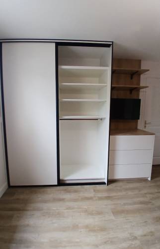 placard sur mesure installé rénovation chambre parentale avec dressing