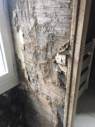 Revêtement mural abîmé avant travaux de rénovation intérieure - Nantes 44