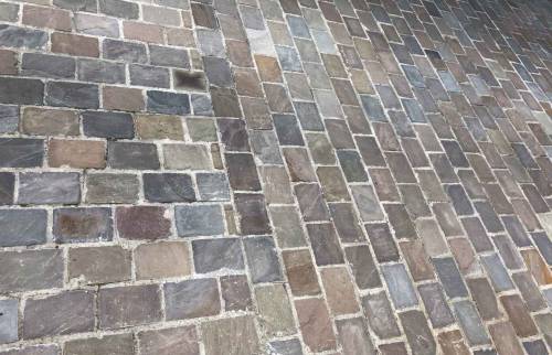 Pavé de rue en ocre en Essonne