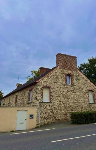 Façade rénovée et mise en peinture – vue d’ensemble