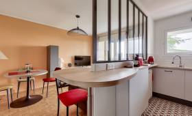 Le séjour et la cuisine rénovée