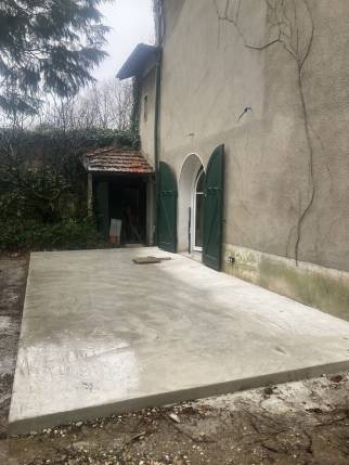 Coulage de la dalle béton avant la pose du carrelage