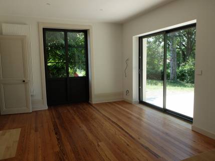 Maison familiale rénovée à Ecully : remplacement des menuiseries extérieures par des menuiseries en aluminium double vitrage