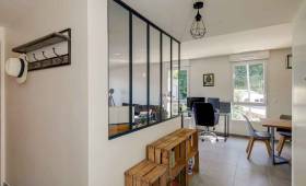 Salon rénové avec verrière 