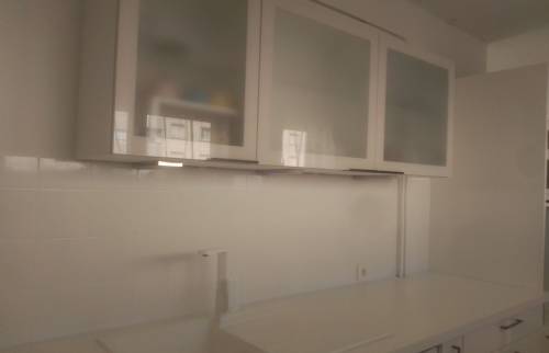 Rangements suspendus sur montage nouvelle cloison de la cuisine - Aubagne (13400) 