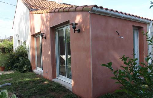 Enduit terre de Sienne pour cette extension à Vertou (44)