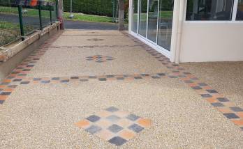 Allée de jardin en béton désactivé 'Essonne)