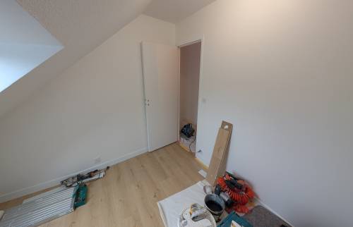 Chambre sous combles avec velux et parquet