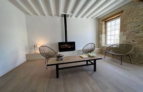 Poutres apparentes au plafond dans une longère normande