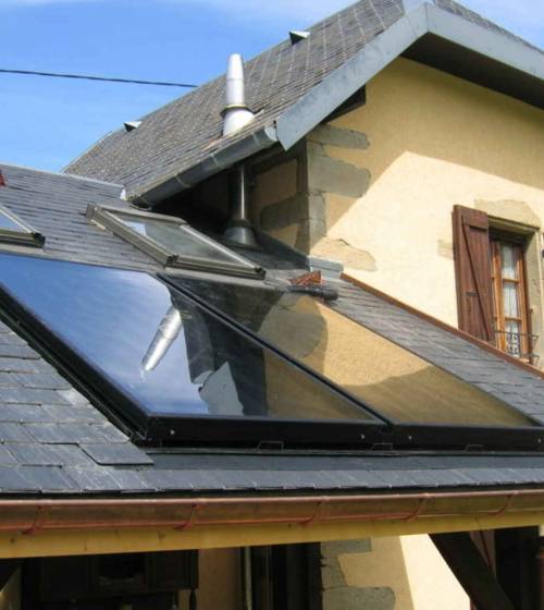 installation de panneaux solaires sur le toit d'une maison Annecy (74) 