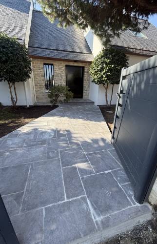 Rénovation d’allées à proximité de Sautron et Vigneux-de-Bretagne : une entrée repensée et un accès garage facilité 1