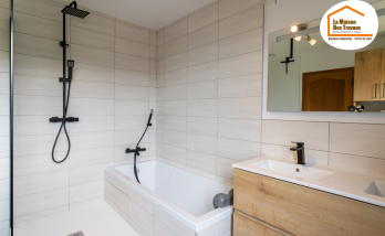 douche à l’italienne Gex, rénovation salle de bain moderne, salle de bains lumineuse, rénovation maison Pays de Gex, salle de bain contemporaine