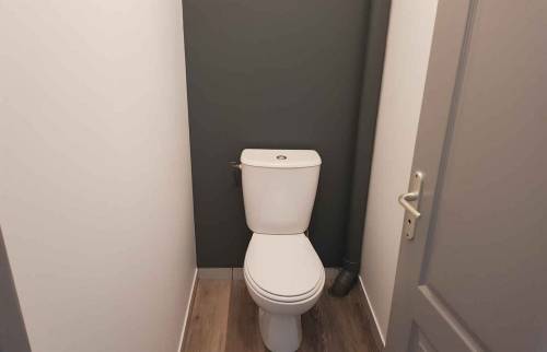 Béton ciré dans la salle de bains et les toilettes