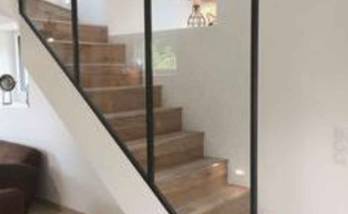 Verrière acier brut sur escalier béton à Brest 29200
