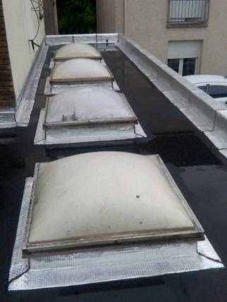 Puits de lumière sur une toiture plate rénovée et étanchéifiée - Gretz-Armainvilliers 77220