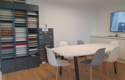 Décoration et ameublement (la salle de réunion)