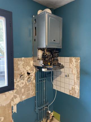 Démontage de chaudière gaz pour rénovation énergétique - Valence 26000