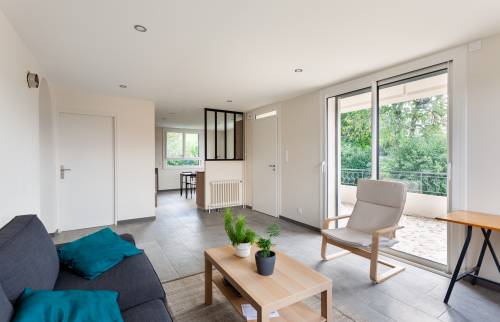 salon après les travaux, avec la verrière en arrière plan