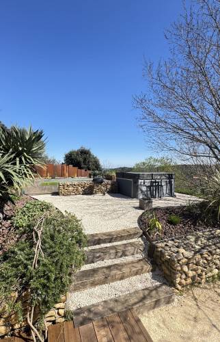 Aménagement paysager escalier vers piscine La Maison Des Travaux Ales