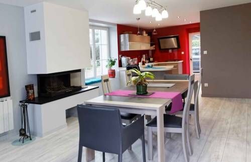 Cuisine après rénovation à Robinson vue du coin repas