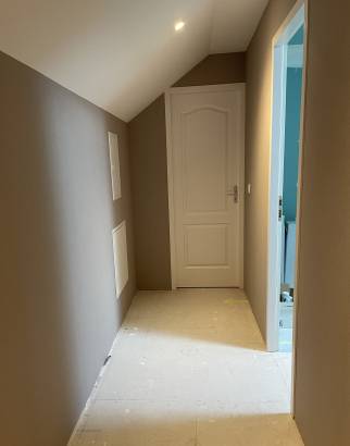 Couloir qui mènera aux futures chambres et salle de bain