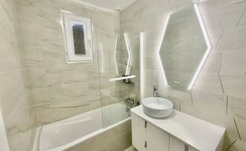 Rénovation salle de bain haut de gamme-beige et or