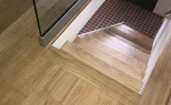 Habillage d'un escalier en parquet massif à Saint Louis