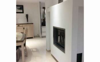 Installation d'une cheminée contemporaine à Saint-Pair-Sur-Mer
