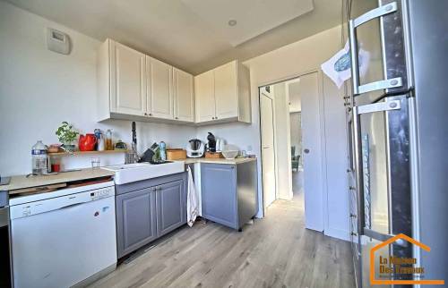 Cuisine après travaux avec porte à galandage (Draveil 91210)