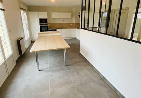 Pose d'une verrière de cuisine