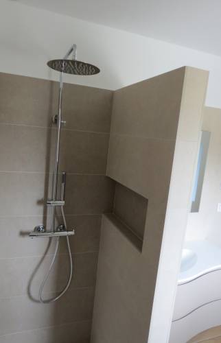 Nouvelle salle de bain design La Maison Des Travaux Ales