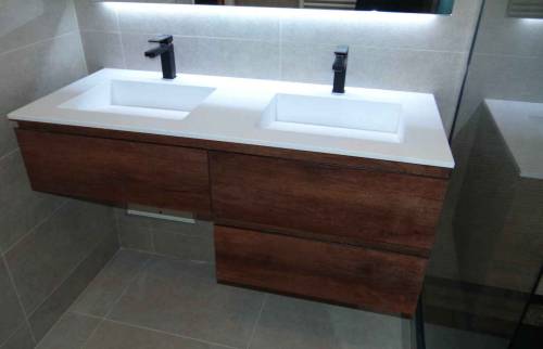 La double vasque et son meuble en bois